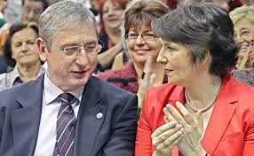 Gyurcsány ferenc elhagy bennünket ferenc gyurcsany is leaving us (gif animáció). Fidesz A Baloldal A Migransoknak Adna A Gyermeket Nevelo Csaladok Tamogatasait