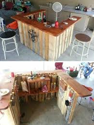 Monter en crème le beurre fondu et le sucre, puis ajouter les œufs, la vanille, la farine, le sel, le chocolat fondu et terminer par les noix hachées. Diy Bar En Palette 26 Idees Et Photos Pour Le Fabriquer Vous Meme