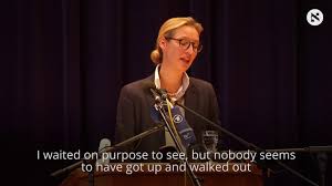 La 38enne convive con la produttrice cinematografica sarah bossard, cittadina svizzera originaria dello sri lanka, con la quale ha due. Meet Alice Weidel The Former Goldman Sachs Banker And Lesbian Leader Of Germany S Far Right Europe Haaretz Com