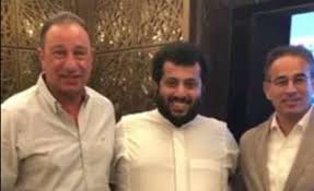 الراصد للمواقف الأخيرة التي جمعت المستشار تركي آل الشيخ، رئيس هيئة الترفيه بالمملكة العربية السعودية، والكابتن محمود الخطيب، رئيس النادي الأهلي، يتأكد بما لا يدعو مجالا للشك بأن لغة القلوب لا تتحمل ولا تكذب على غرار المثل القائل «من القلب للقلب رسول». ØªØ±ÙƒÙŠ Ø¢Ù„ Ø§Ù„Ø´ÙŠØ® ÙŠÙˆØ¬Ù‡ Ø±Ø³Ø§Ù„Ø© Ø¬Ø¯ÙŠØ¯Ø© Ù„Ù„Ø®Ø·ÙŠØ¨ Ø³Ø¨ÙˆØ±Øª 360