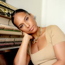 What artist would you love to see Keyshia Collaborate with? 🎤🎶