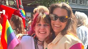 Martha Louise di Norvegia al Pride di Oslo con la figlia Maud Angelica, che  svela: «Sono bisessuale»