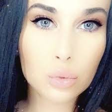 Nicole Tracy's Instagram, Twitter & Facebook