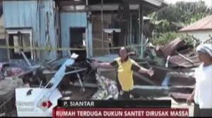 Video pembersihan begu ganjang di desa selat besar , kecamatan bilah hilir, kab.labuhanbatu sumut, dihadiri oleh kesatuan. Diduga Pelihara Begu Ganjang Warga Rusak Rumah Hasmoran Sidabutar Bagian 1