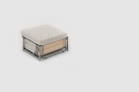 Il pouf che diventa letto è un arredo pratico, funzionale e salvaspazio in grado di offrire un comodo posto letto singolo o da una piazza e mezza. Pouf Letto Materasso Singolo Rivestimento In Ecopelle Sfoderabilemodello Sofia Ecopelle Ponti Divani Lissone