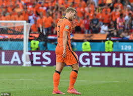 Matthijs de ligt correctly sent off for handball as last man on 55 minutes. K3hpm4bitjlpkm