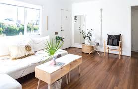 Harga keramik lantai travertine per boks ukuran 60×60 mulai dari rp190 ribuan. 5 Desain Ruang Keluarga Minimalis Yang Homey Bikin Makin Betah