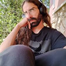 No estoy muerto, simplemente estoy trabajando con música y he dejado un  poco las fotos. Volveré!