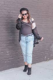 You may have heard your favorite bloggers raving about boyfriend jeans or perhaps seen your favorite instagram models wearing them. A Bodysuit Boyfriend Jeans Outfit For Fall Fashion Fairytale