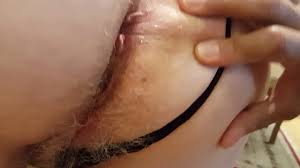 Lambendo o cuzinho da coroa peluda - XNXX.COM