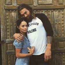 The pair starred together during season 1 of the hit hbo series as daenerys targaryen and khal drogo.though their marriage was initially arranged by her brother viserys for political purposes, daenerys eventually goes from being terrified of the dothraki warlord to falling in love with him. Emilia Clarke And Jason Momoa S Game Of Thrones Reunion People Com