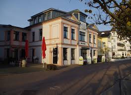 Obergeschoss des hauses und verfügt über zwei separate schlafzimmer mit doppelbetten und ausreichend stauraum. Start Inselparadies Ahlbeck