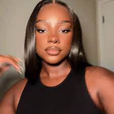 Savannah Perkins's Instagram, Twitter & Facebook