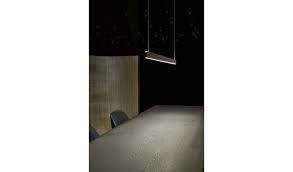 The height of the graceful, linear pendant luminaire can be adjusted easily with one hand. Occhio Mito Linear Volo 100 Pendelleuchte Shop I Design Bestseller De