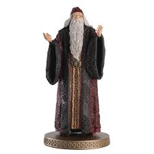 Harry potter, muggle (büyücü veya cadı olmayan insanlar) amcası ve halasıyla birlikte sıradan ve zorluklarla dolu bir hayatı yaşamaktayken, bir gün yılanlarla konuşabildiğini. Harry Potter Wizarding World Collection Professor Albus Dumbledore Year 1 Figure With Collector Magazine