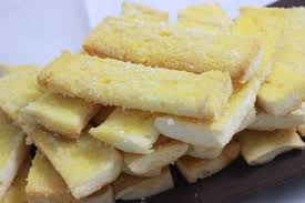 Yang ini dilapisi cokelat dan diberi topping krim dalgona. Inilah Cara Membuat Roti Tawar Kering Gula Yang Mudah Dan Praktis