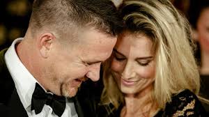 Johnny de mol is in maart vier dagen lang gastartiest bij holland zingt hazes. This We Know So Far Of The Wedding Of Johnny De Mol