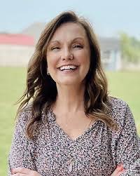 Annie Mcewen's Instagram, Twitter & Facebook