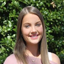 Kim Sandifer's Instagram, Twitter & Facebook