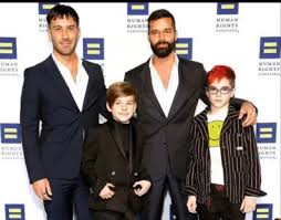 Ricky martin begann im alter von sechs jahren in werbespots aufzutreten. Vater Mit Mehreren Kindern Ricky Martin Teilte Warme Bilder Mit Ihrem Mann Und 4 Kindern Uberalles