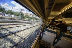 Viaja a barcelona en un acogedor tren euromed que además es el más barato para la ruta que 55 h. 9 De Octubre Valencia Barcelona El Tren Que Cada Vez Era Mas Lento Comunidad Valenciana El Pais