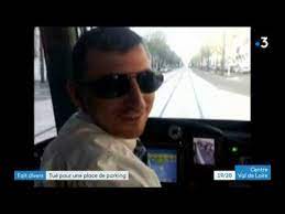 Pour une simple histoire de parking on en vient aux coups, pour une simple histoire de parking, un père de famille a perdu la vie laissant derrière lui et que dire des témoins de la scène qui sont restés spectateurs d'un crime… un silence qui tue. Saint Pierre Des Corps Pour Une Place De Parking Un Homme Roue De Coups Est Mort Youtube