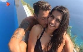 Mesut, dünyada türkiye denince ilk akla galatasaray geliyor dedi. Evlendikten Sonra Mesut Ozil Dovmesi Son Dakika Spor Magazin Haberleri