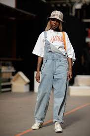 The designer's efforts and creativity not only strengthen the decoration of the glasses, but also improve the comfort and convenience of wearing. 90s Hip Hop Fashion 21 Brands Trends That Defined The Decade
