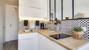 Une cuisine moderne révèle également une conception particulière qui en fait un espace convivial. Amenagement Petite Cuisine 4m2