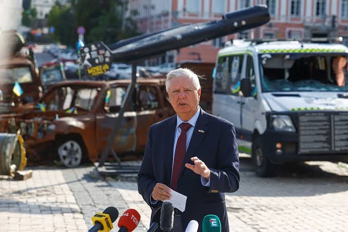 Inside Lindsey Graham's Final Mission: Saving Ukraine - tovima.com