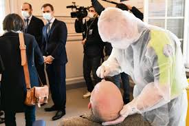 * nombre de nouveaux cas signalés pour le jour de données complètes le plus récent, au cours des trois derniers jours. Covid 19 Tests Massifs Au Havre Combien De Personnes Esperees D Ici Le 19 Decembre