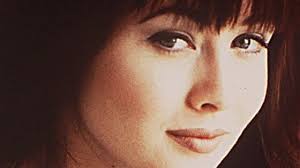 Shannen Doherty debuts 'sexy Parisian' haircut after chemo