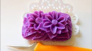 Kerajinan dari bahan lunak adalah sebuah hasil karya produk kerajinan yang berbahan dasar utama yakni bahan yang memiliki bersifat lunak contoh. Kerajinan Bahan Lunak Pengertian Contoh Motif Dan Manfaatnya