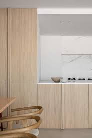 Elegance And Simplicity In A Minimal Home En 2020 Renovation Maison Cuisine Minimaliste Interieur De Cuisine