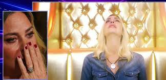 Stefania orlando (born 23 december 1966) is an italian showgirl, television personality and singer. Stefania Orlando Si Commuove Ricordando L Amica Scomparsa Alessandra Grande Fratello Vip Gfvip 5