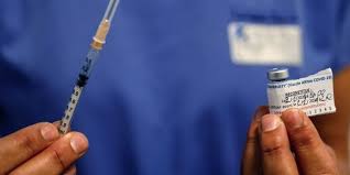 Ce vendredi 15 janvier au matin, une personne de plus de 75 ans qui souhaitait se faire vacciner contre. Covid La Vaccination Elargie A Tous Les Francais De Plus De 75 Ans Avant La Fin Du Mois