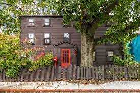 1 Daniels Street In Salem The Samuel Daniels House 1667 Addition Built In 1756 Victorian Homes Exterior Old House Dreams Salem