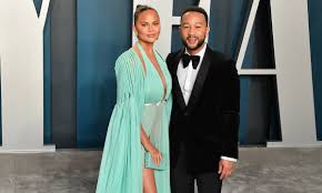 Chrissy teigen started modeling as a teenager, eventually landing on the cover of sports illustrated's swimsuit issue in 2010. Xuebxn48vqt2im