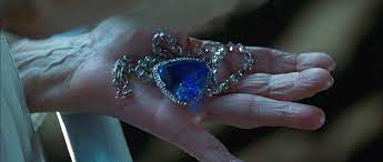 The three necklaces are all very similar but have distinguishable. Titanic Auf Twitter Discover The Secrets Behind The Heart Of The Ocean Necklace At 8 On Thrillist S 100 Greatest Movie Props Https T Co Cgcrdmkzrc Https T Co 8xqzqzwhju