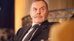 Ήταν γιος του αντώνη αγγελικούση και της μαρίας παπαλιού. Cah69vfzgtwe8m