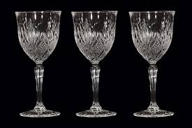 Crystal glassware is not comprised of crystals in terms of having a regular atomic pattern. How To Tell Glass From Crystal 10 Ways To Pick Out The Real Deal