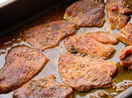 Această fripturică merge excelent cu o bucată de mămăligă, brânză de oi și mujdei. ReÈ›etÄƒ De FripturÄƒ De Porc La TavÄƒ Pentru CrÄƒciun Cum SÄƒ Prepari Vedeta Mesei De CrÄƒciun Capital Ro