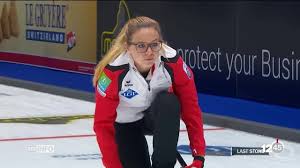 La participante aux jeux olympiques, silvana tirinzoni et l'ancienne championne du monde, alina pätz formeront dans l'avenir un redoutable duo dans curling féminin suisse. Curling Europeens Les Suissesses Foncent En Demi Finale Les Suisses Mal Embarques Rts Ch Curling