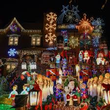 Christmas decorated houses fort wayne. Must See Neighborhood Christmas Light Displays Across The U S Travelawaits
