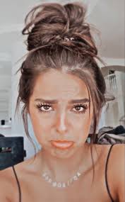 Addison rae is a tiktoker that became very popular for her amazing looks and amazing dancing skills!!! Addison Rae Beautiful Girl Makeup She Is Gorgeous Pretty Girls Selfies