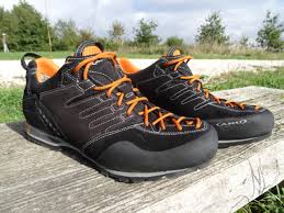 444 03 03 faks : Die Zustiegsschuhe Aku Rock Ii Gtx Im Test