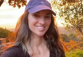 Sarah Steck's Instagram, Twitter & Facebook