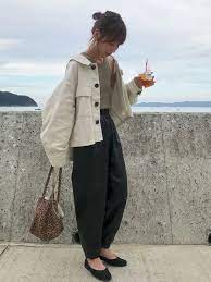 切り替えが可愛いzaraのフェイクレザーパンツに ボナペティのコーデュロイジャケット そでのボリュ フェイクレザーパンツ コーデュロイ レザーパンツ