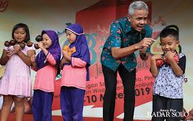Ternyata gubernur jawa tengah dua periode ganjar pranowo juga bisa. Ganjar Pranowo Ajak Anak Anak Konsumsi Buah