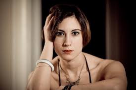 Create Beautiful Indoor Portraits Without Flash Nsfw I am reading a lot about photography and will likely be upgrading.